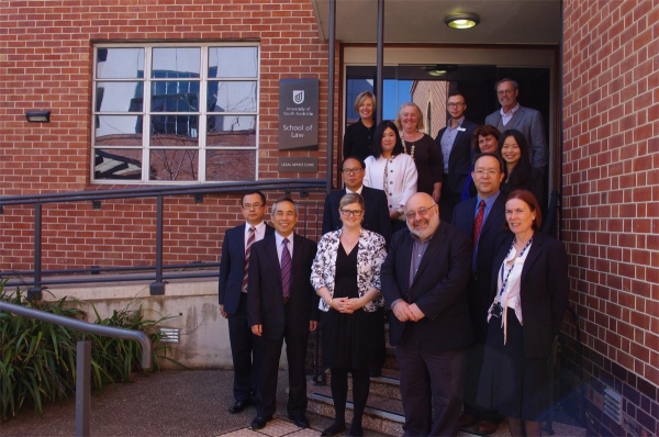 南澳大学法棋牌游戏官网
合影2.jpg